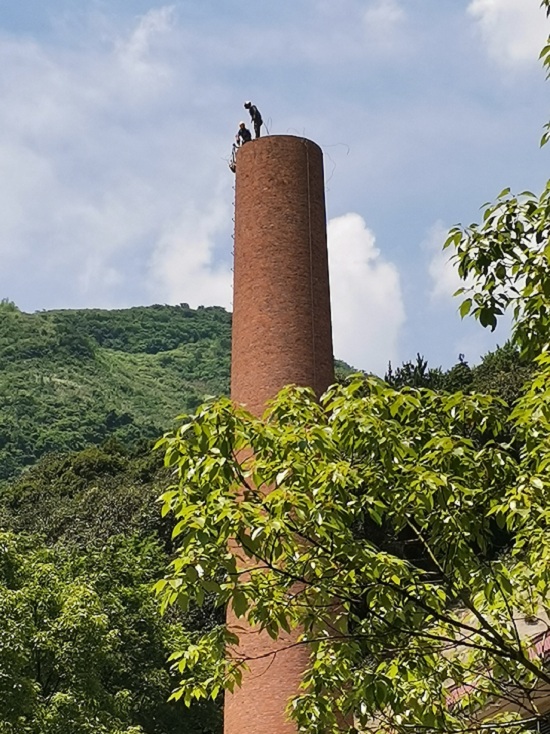 商洛煙囪拆除公司:超越傳統(tǒng),展現(xiàn)技術(shù)領先優(yōu)勢